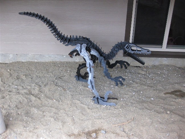 Mounties seek Jurassic justice in dino heist - image