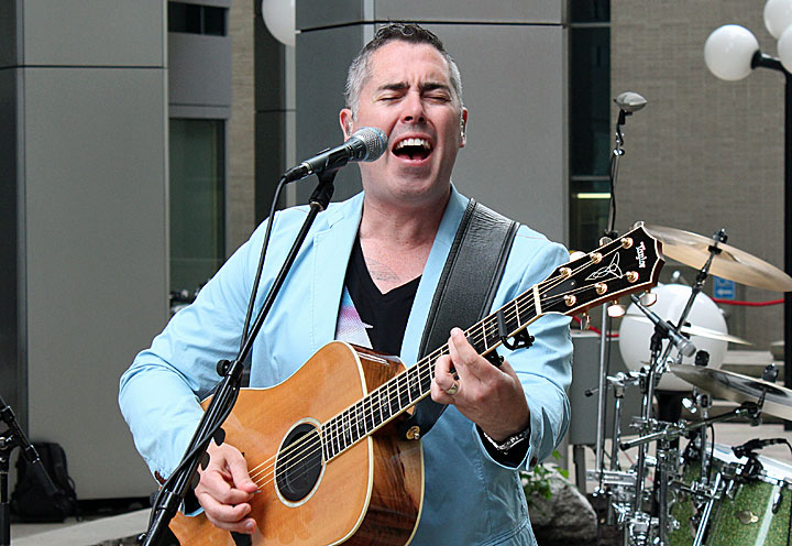 In photos: Barenaked Ladies jam in Toronto - image