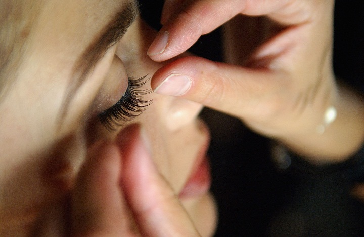 Fake eyelashes can be dangerous. 