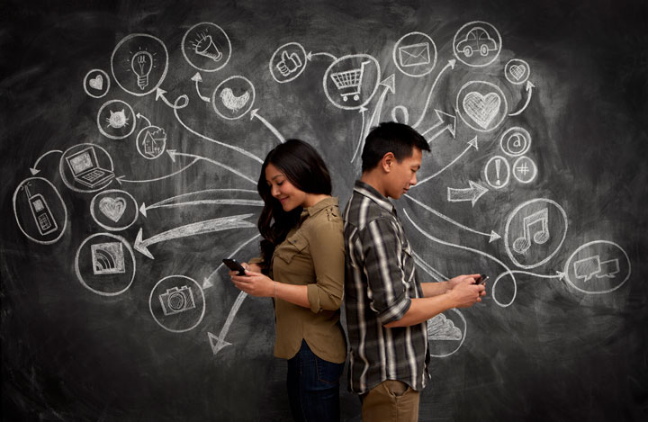 Algorithm detects relationships on social media; finds users in untagged photos