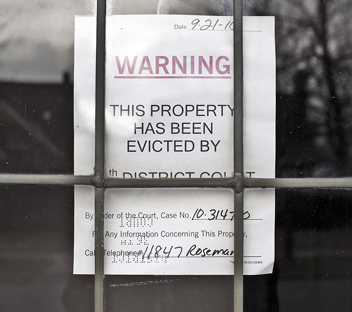 Haunting images of Detroit’s abandoned buildings - image