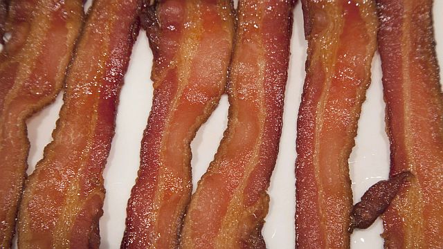 Yet another report is zeroing in on bacon, and processed meat, and cancer risk.