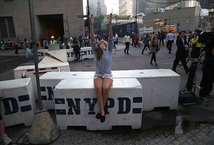 Hannah Townsend, 25, gives a prayer next to the One World Trade tower at Ground Zero on September 11, 2013 in New York City. (Photo credit: Getty Images)