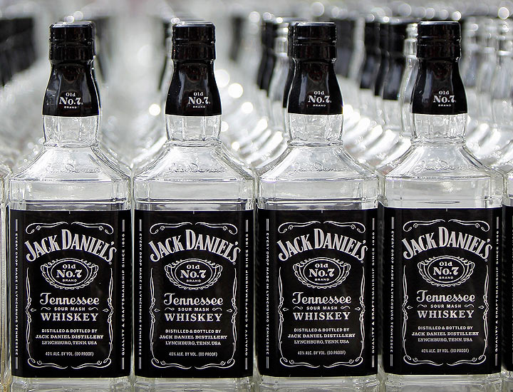 From bourbon to hot sauce, producers tap into oak as flavour booster - image