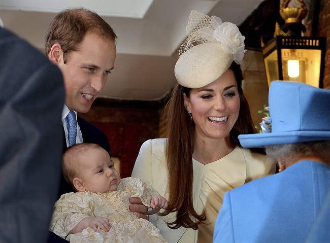 Britain\’s Queen Elizabeth II, right, speaks with Prince William and Kate Duchess of Cambridge as they arrive with their son Prince George at the Chapel Royal in St James\’s Palace, Wednesday Oct. 23, 2013.