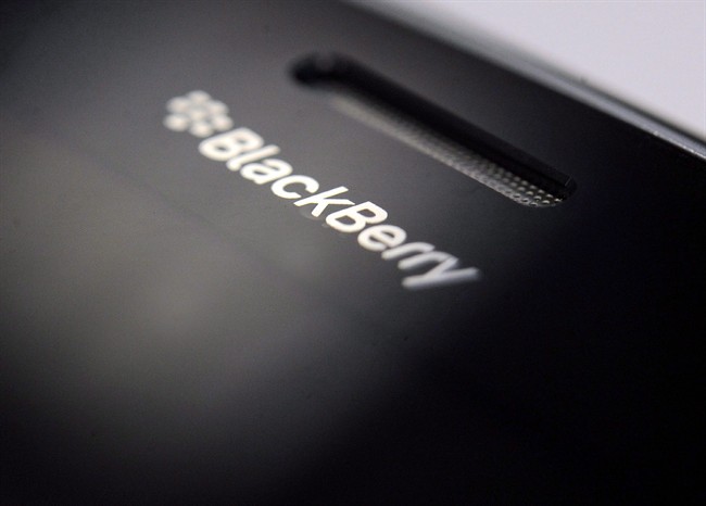 BlackBerry fights to keep corporate customers - image