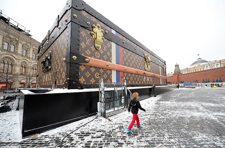 A giant Louis Vuitton trunk rises on Red Square in Moscow on November 27, 2013.