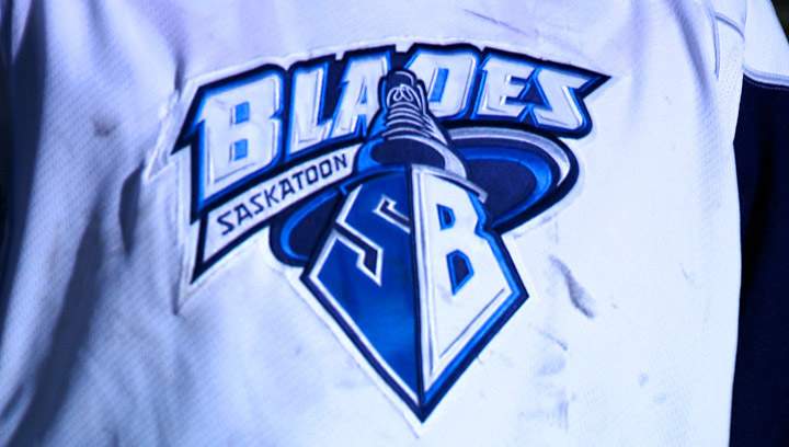 Moodie makes 40 saves, Stovin scores twice as Blades snap four game losing streak with 3-1 win over the Wheat Kings.