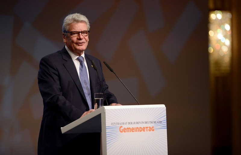 German President Joachim Gauck gives a speech during a meeting of the Central Council of Jews in Germany on November 24, 2013 in Berlin.