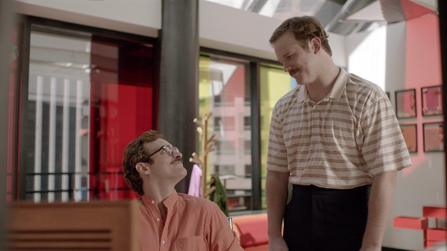 This image released by Warner Bros. Pictures shows Joaquin Phoenix, left, and Chris Pratt in a scene from “Her.” (Photo by The Canadian Press/AP Photo/Warner Bros. Pictures)