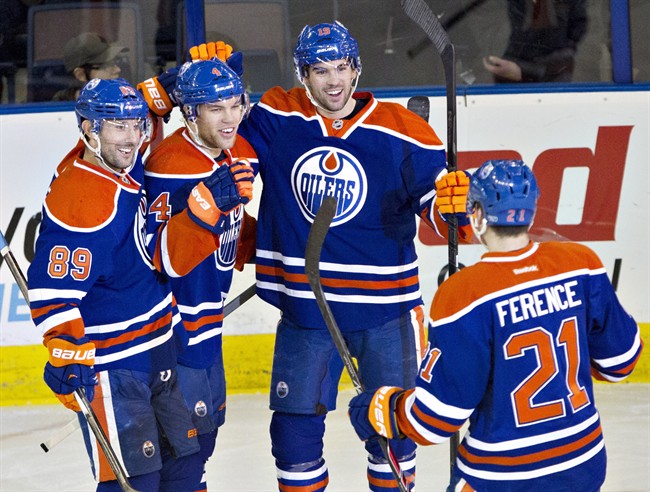 Oilers earn 5-3 upset over Lightning - image