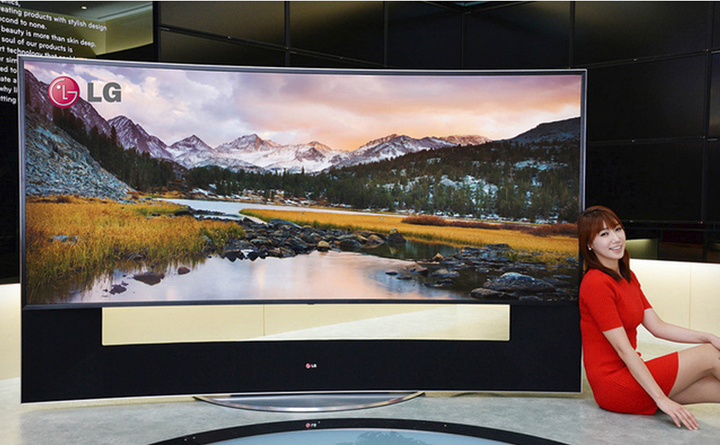 LG and Samsung lead the way at CES 2014 with curved 105 – inch UHDTVs