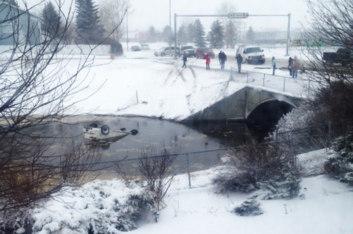 Spring snowfall causes crashes on Calgary roads and area highways - image