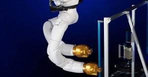 Each leg has seven joints. Instead of feet, there are grippers, each with a light, camera and sensor.