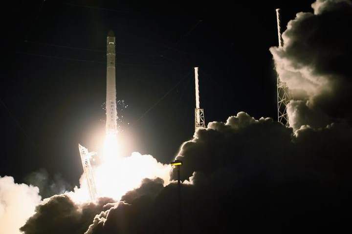 Although they take place 50 miles (80 kilometres) to the east at Cape Canaveral, rocket launches can still easily be seen from anywhere in metro Orlando, provided it's a clear day and you're not standing under a tree.