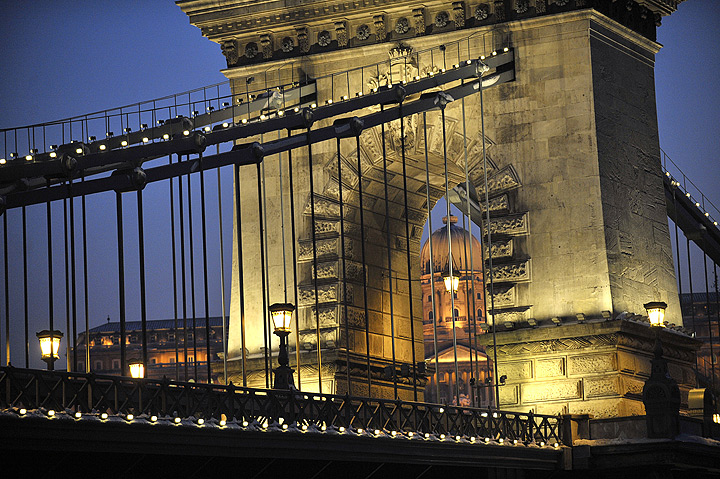 Photo taken on February 8, 2010 shows Hungary's oldest bridge, the Chain Bridge (Lanchid), over the Danube River in downtown Budapest. 
