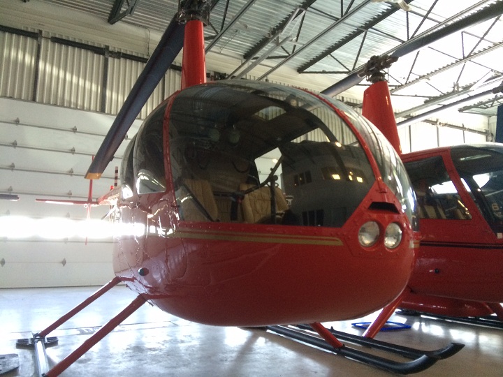 The type of helicopter used in both Quebec jailbreaks appears to be the same: a Robinson R-44.