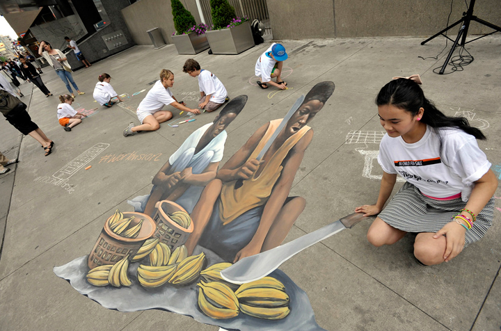 In the heart of Toronto’s shopping district, World Vision brought scenes of child labour to Canadian consumers and released the findings of a new Ipsos Reid poll on Wednesday June 25, 2014.