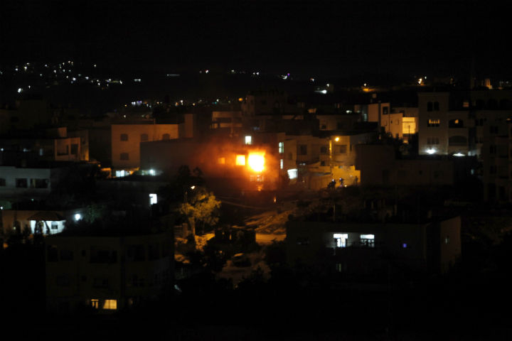 Israeli forces attack the home of Amer Abu Aisheh