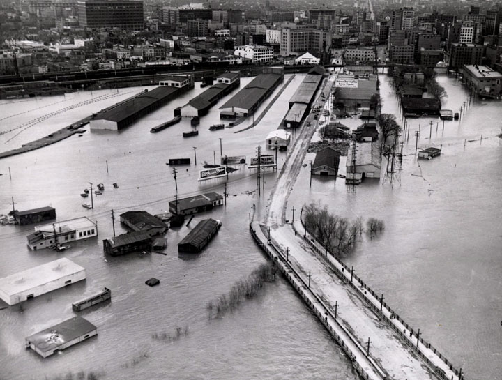 A ramp constructed over the Provencher Bridge provides the only link between Winnipeg and St. Boniface as the Red River continues to pour its water into Manitoba’s twin cities on May 15, 1950.