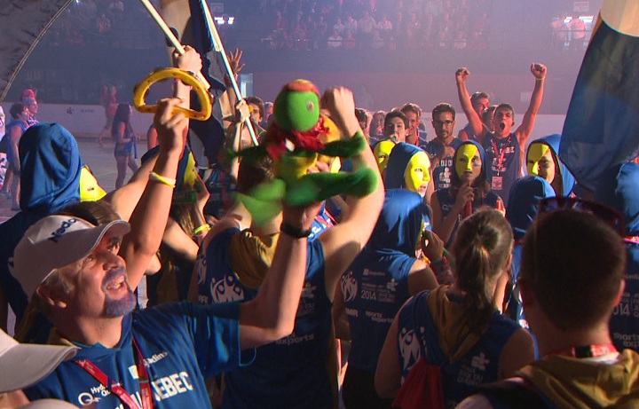 Municipal workers frustrated with Bill 3 used the opening ceremonies of the Quebec Games to make a point about pensions on Friday, August 1, 2014.