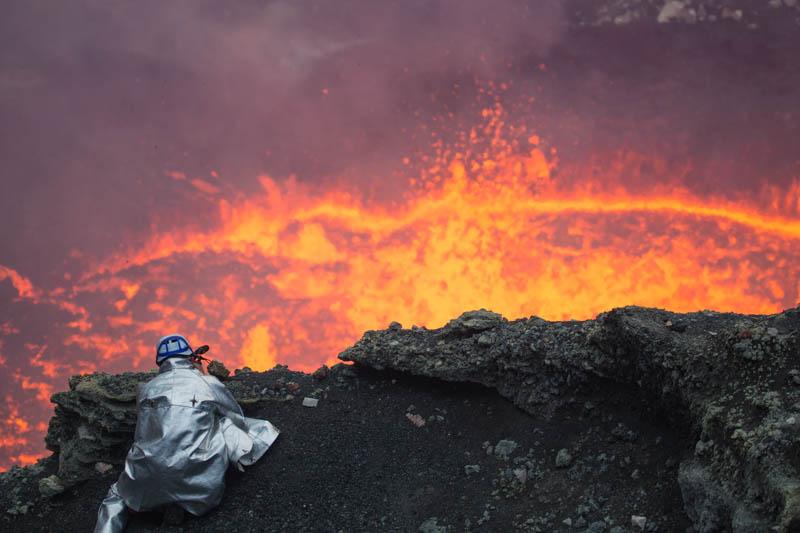 George Kourounis descends into lava lake