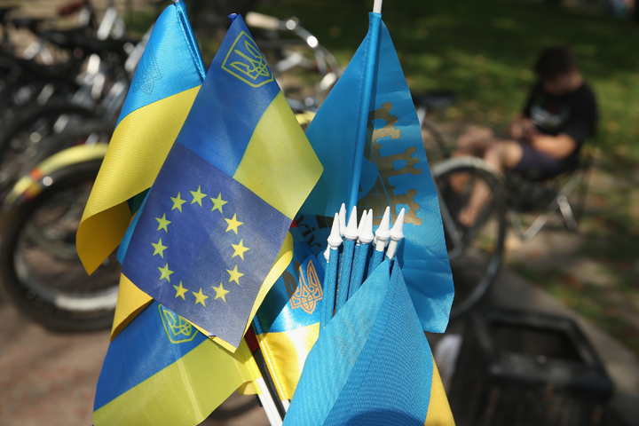 Canada will provide another low-interest, $200-million loan to Ukraine to help promote economic stability.