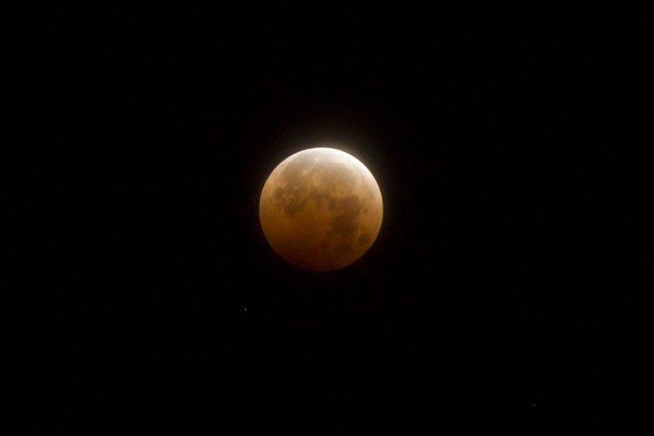 Lunar eclipse across Canada