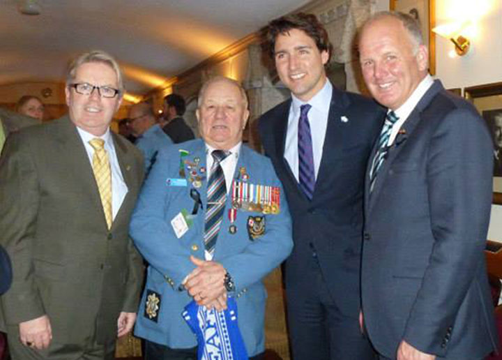 Cuzner (left) alongside veteran Ron Clarke, Liberal leader Justin Trudeau, and Eyking. (Source: Rodger Cuzner)