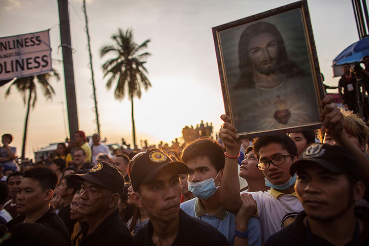 The faithful gather in the Malate area for the arrival of Pope Francis on January 15, 2015 in Manila, Philippines.