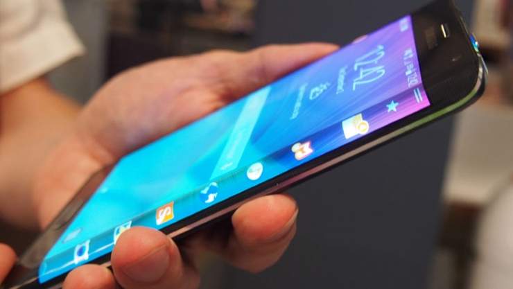 Curved smartphones: Comparing the Samsung Galaxy S6 Edge and the LG G Flex2 - image