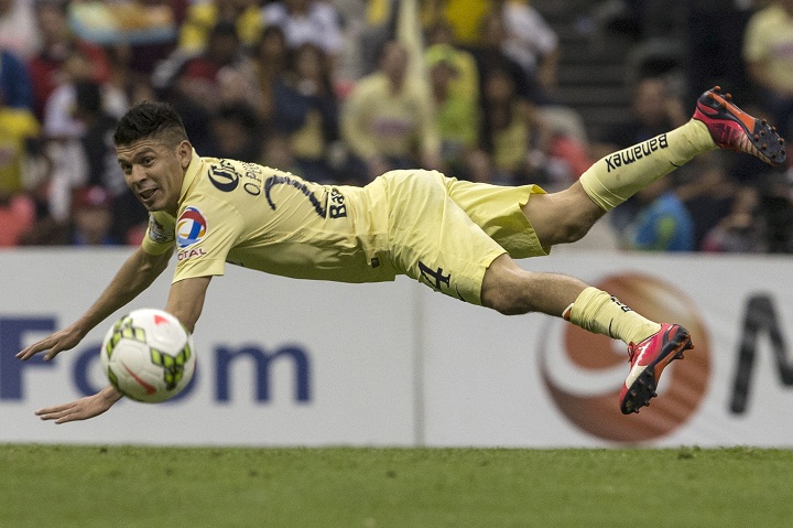 Oribe Peralta of Mexico’s America heads the ball during a CONCACAF Champions league match against Canada’s Montreal Impact, in Mexico City, Wednesday, April 22, 2015.