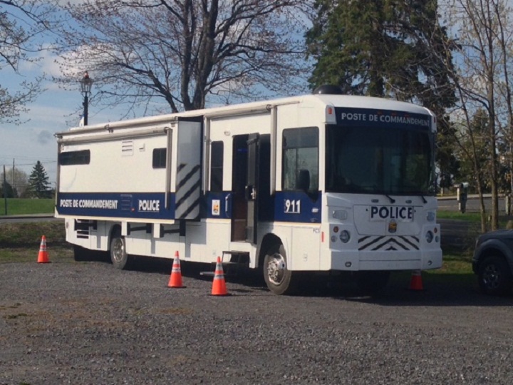 The search resumed for a 19-year-old man who went missing Monday evening after a canoeing accident in the Chambly basin on Tuesday, May 5, 2015.