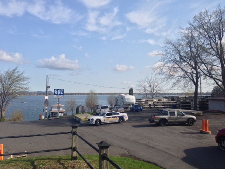 The search resumed for a 19-year-old man who went missing Monday evening after a canoeing accident in the Chambly basin on Tuesday, May 5, 2015.