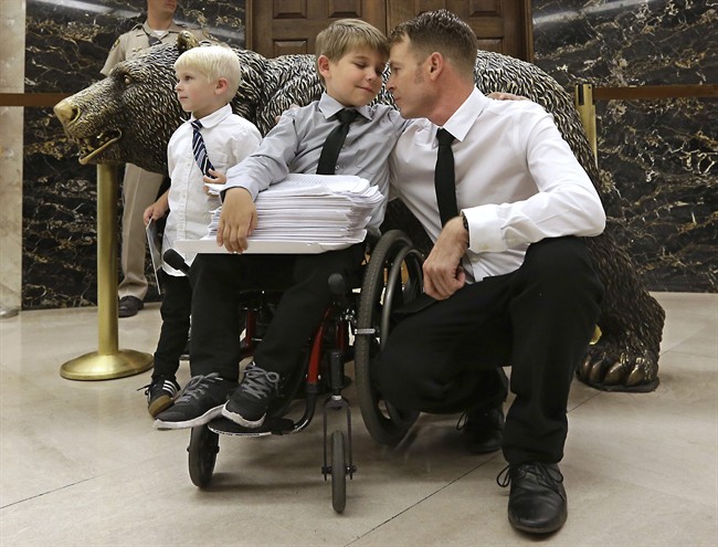 California Legislature passes strict school vaccine bill - image