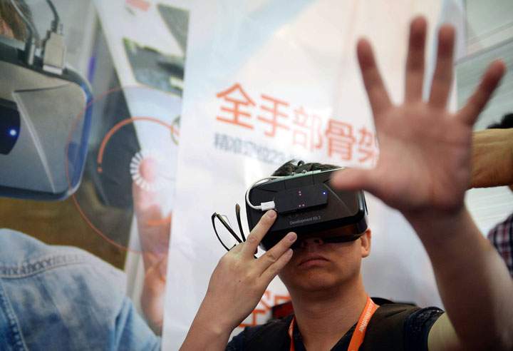 Oculus is expanding its highly anticipated virtual-reality headset to simulate the sensation of touch and gesturing as part of its quest to blur the lines between the fake and genuine world.