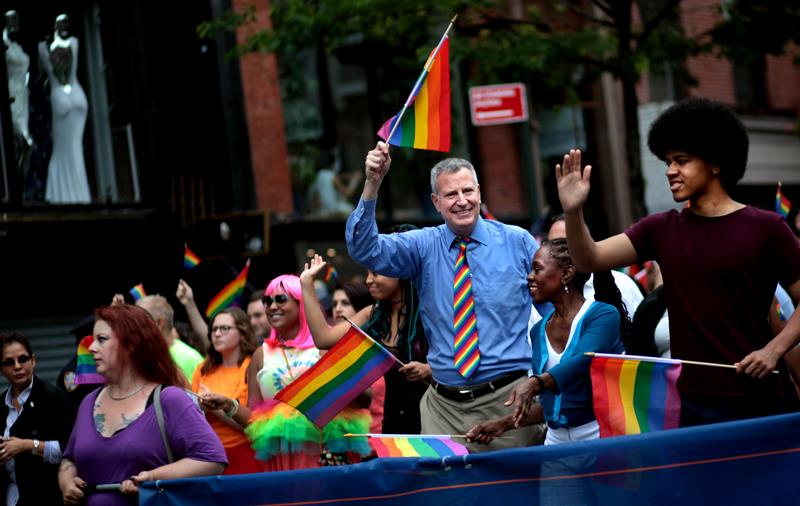 New York Mayor Bill De Blasio marches in the Gay Pride Parade on June 28, 2015 in New York City.