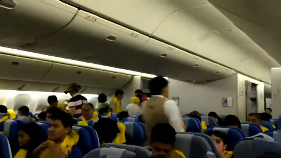 Plane passenger records terrifying moment before possible emergency landing into ocean - image