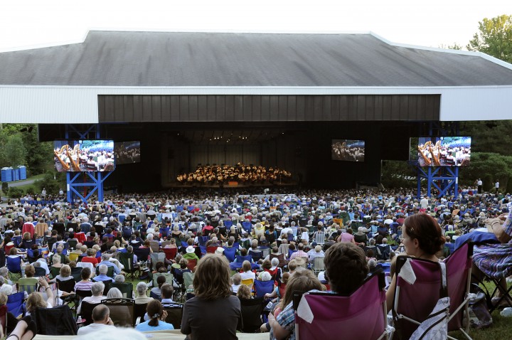 Families sit and listen to music at the Festival de Lanaudière.