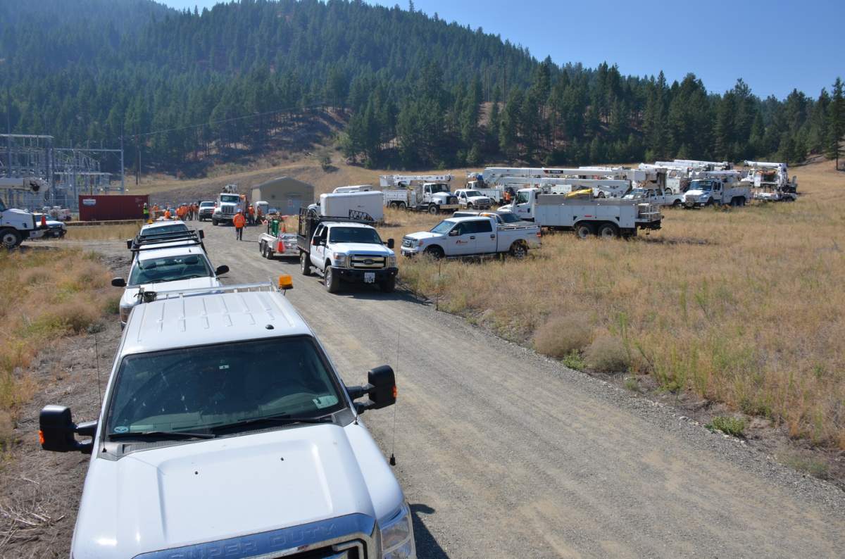 Wildfire damages FortisBC transmission line near Oliver - image