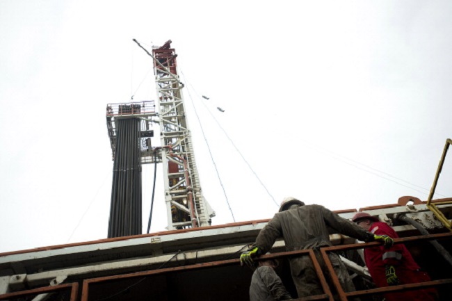 A rig drills for natural gas at a hydraulic fracturing (fracking) site  Washington Township, Pennsylvania, U.S., on Thursday, Oct. 31, 2013.  