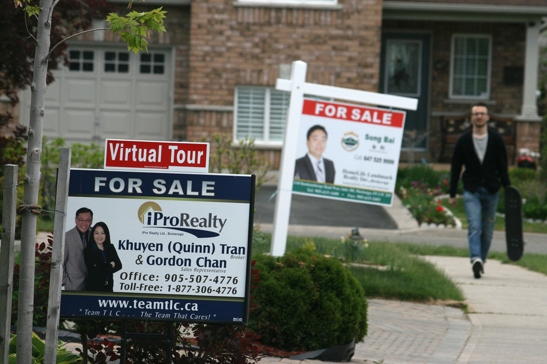 Risk of ‘severe’ housing slump rises for Vancouver, Toronto: report - image