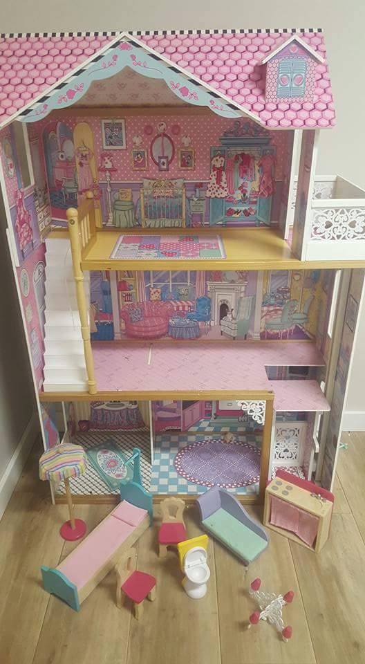 After selling their dollhouse for $60, the siblings, whose ages range from one to nine, used the money to buy meat, cheese and veggie platters, as well as holiday goodies for Yorkton firefighters. They delivered the presents on Tuesday.