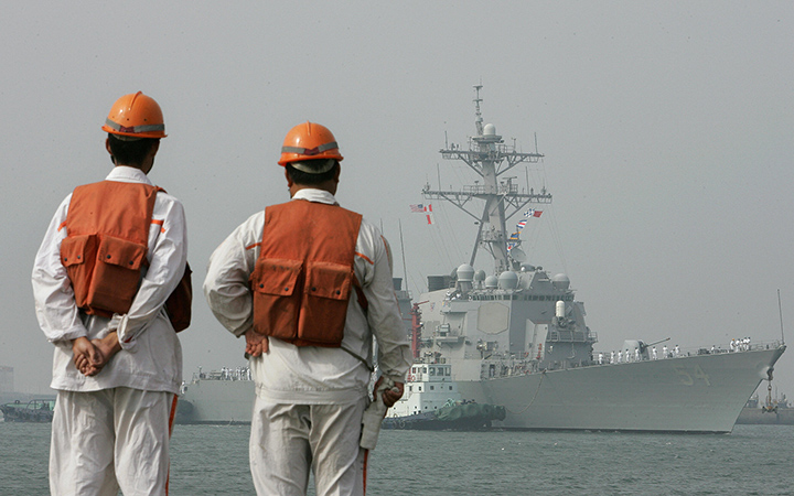 Ship tenders wait dockside for the arrival of the USS Curtis Wilbur (DDG54), a US Navy AEGIS class guided missile destroyer in Qingdao, in eastern China's Shandong province. 