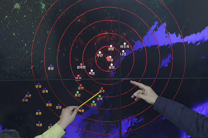 Ko Yun-hwa , of the Korea Meteorological Administration Administrator and Yun Won-Tae, an Earthquake and Volcano of the Korea Meteorological Administration Director General checks the screen of show a seismic waves from North Korea at the Korea Meteorological Administration centre on January 6, 2016 in Seoul, South Korea.