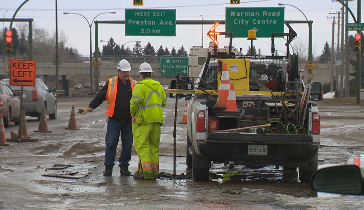 Crews repair water main break with plenty of time before rush hour Monday morning.