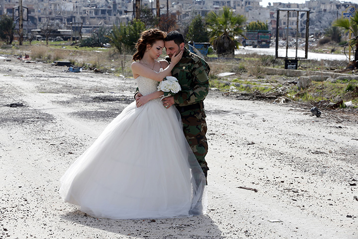 IN PHOTOS: Newlywed Syrian couple pose for wedding pictures amid ruins of war-ravaged city of Homs - image