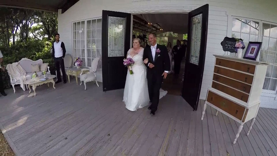 Homeless Florida couple marries after community rallies together - image