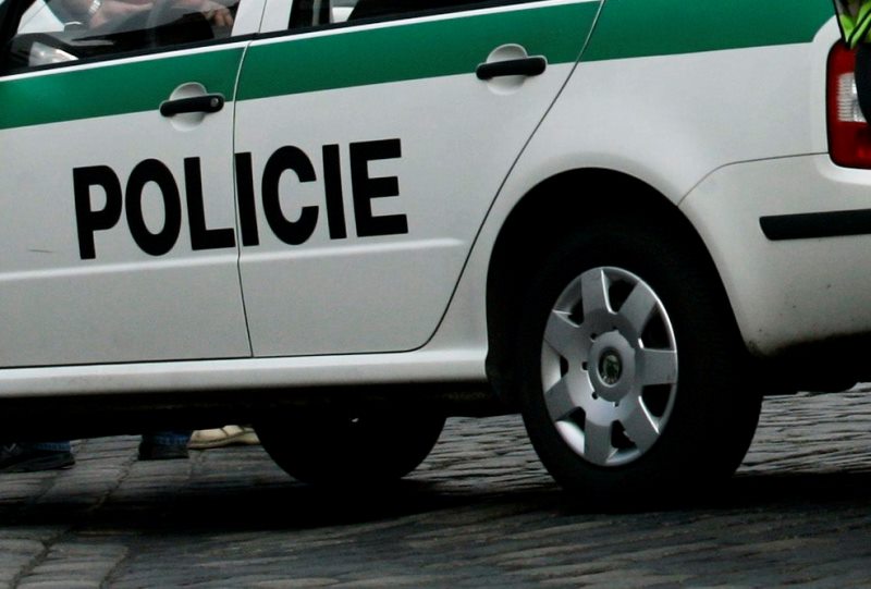 Czech police say one of their officers
drank too much and crashed his Jeep Grand Cherokee into a total of
51 parked cars in Prague.
