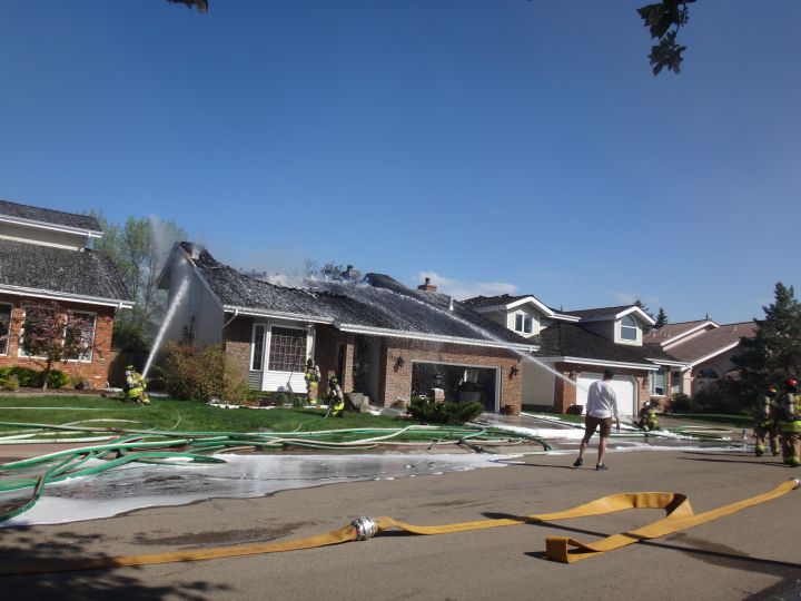 Fire in Wolf Willow damages homes, one of several fires burning in Edmonton’s River Valley Sunday - image